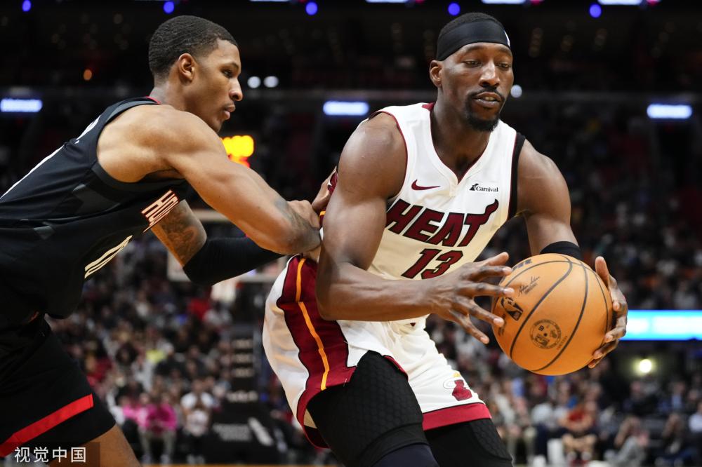 夫妇携手重 夫妇携手重