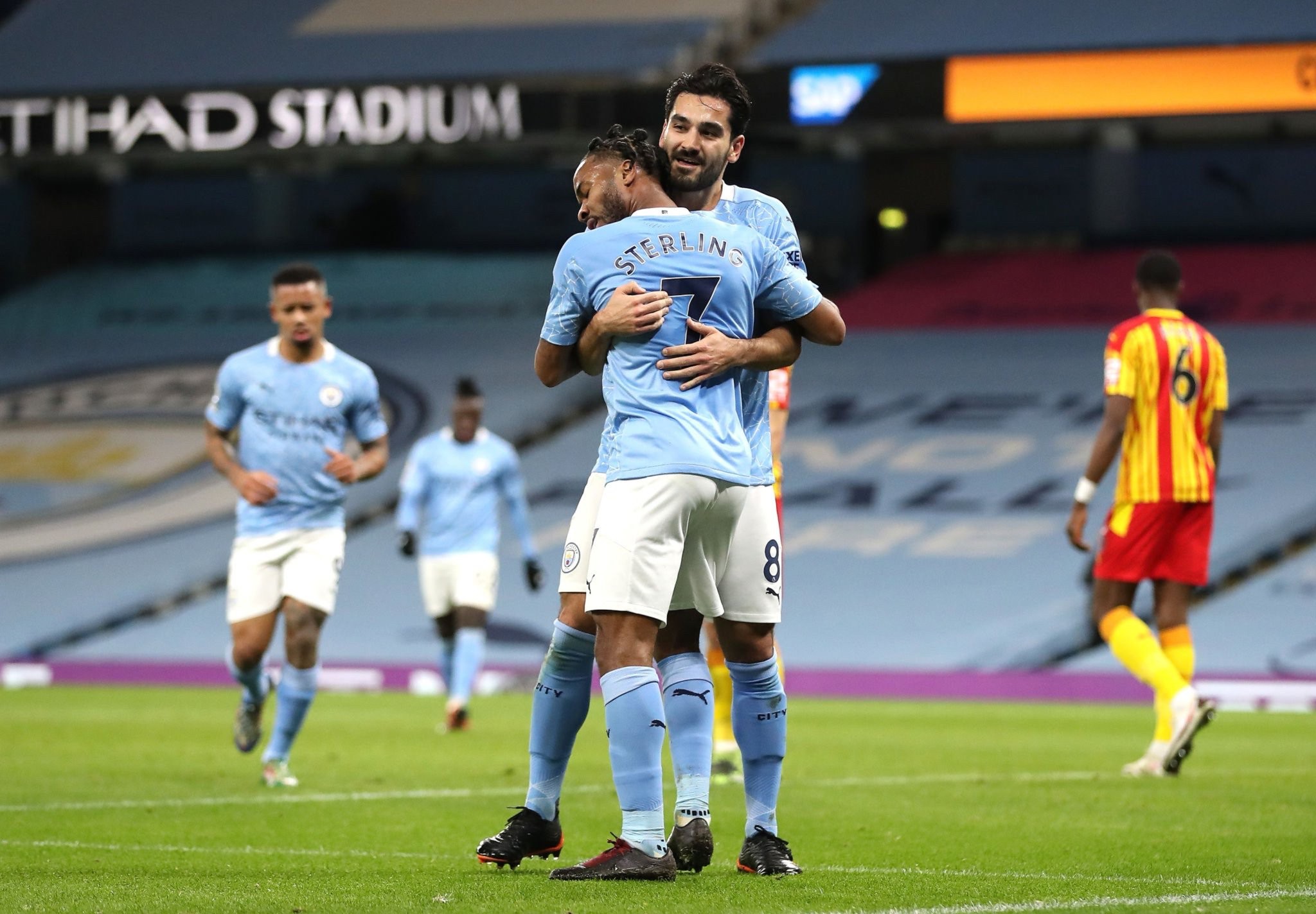 努力击败巴 努力击败巴